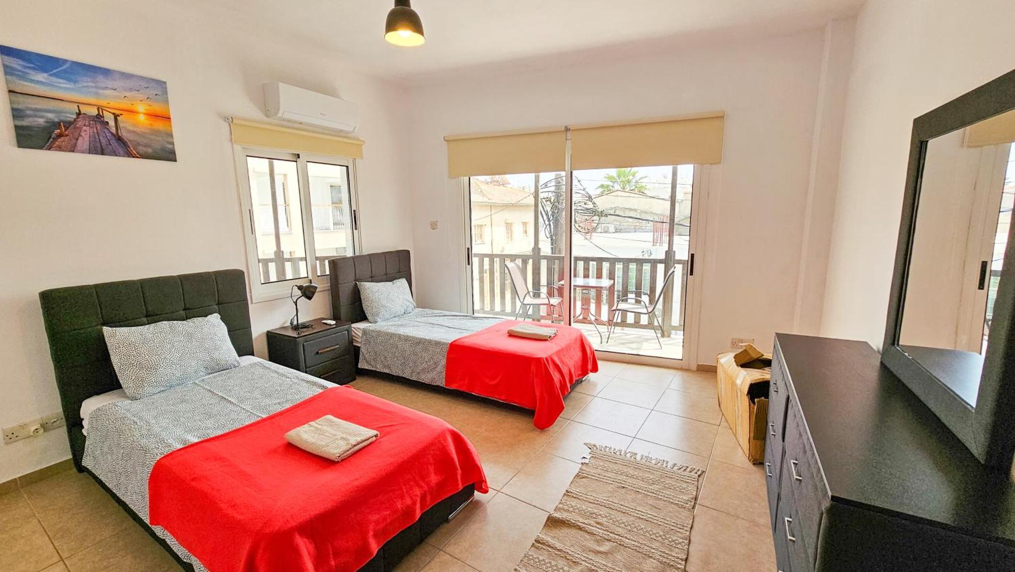 Sky Line City Apartment, 150M From Chabad Lubavitch Ларнака Екстериор снимка